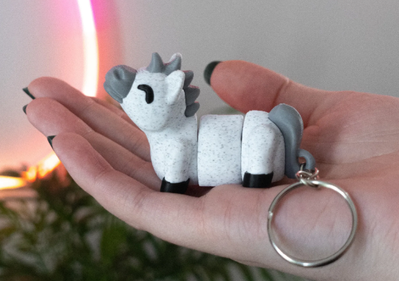 Movable pony (+ keychain)