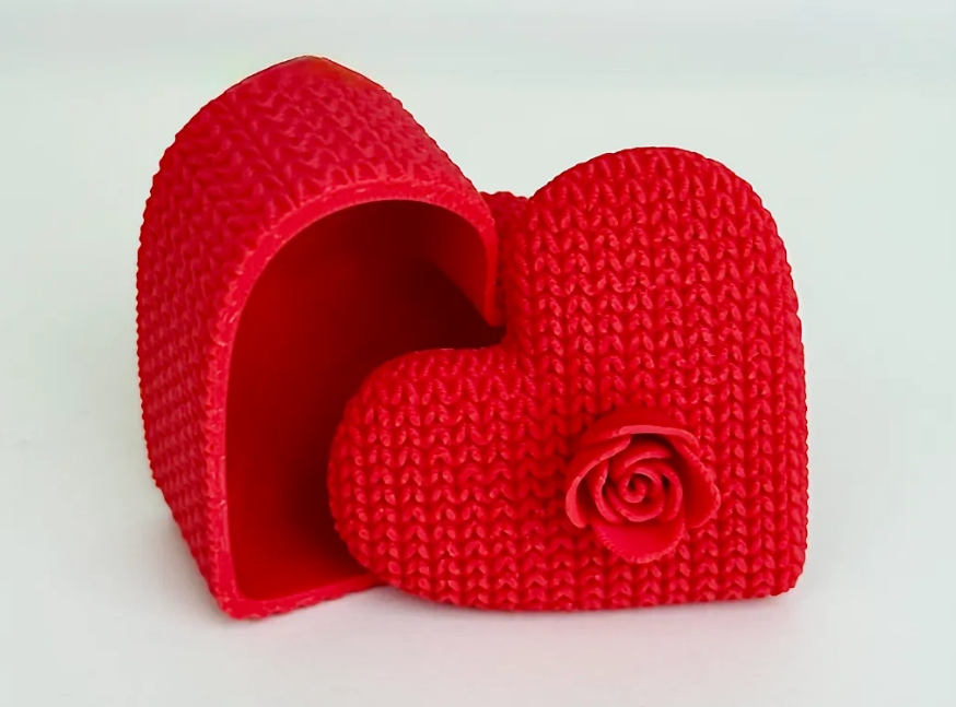 Heart-shaped rose knitted jewelry box
