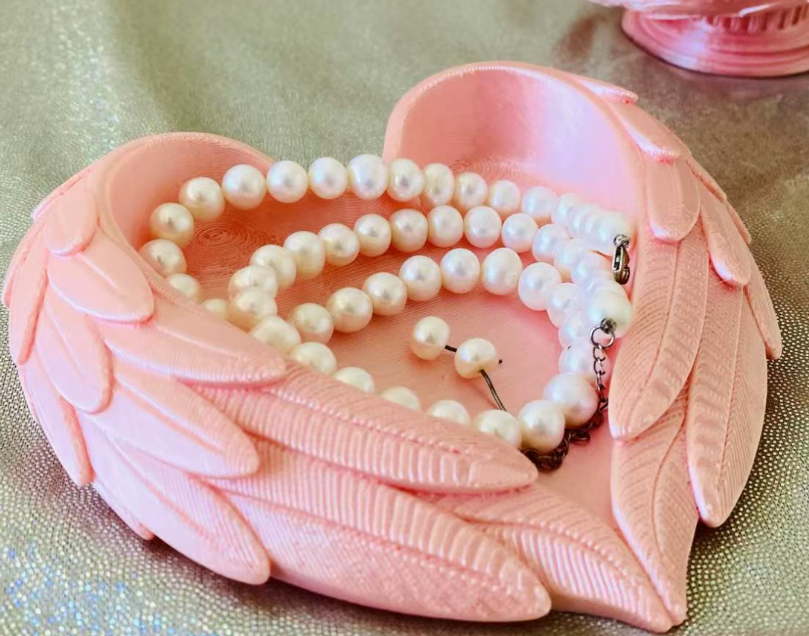 Heart-shaped jewelry collection box