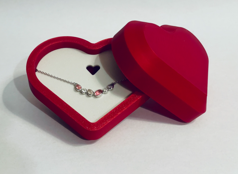 Valentine's Day necklace gift box heart