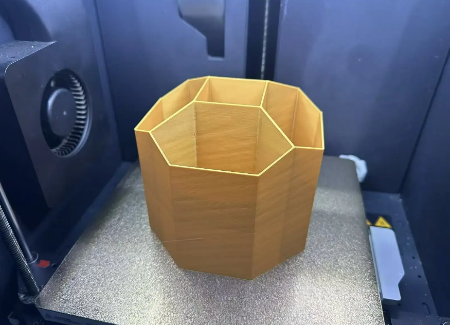 Desktop octagonal pen holder
