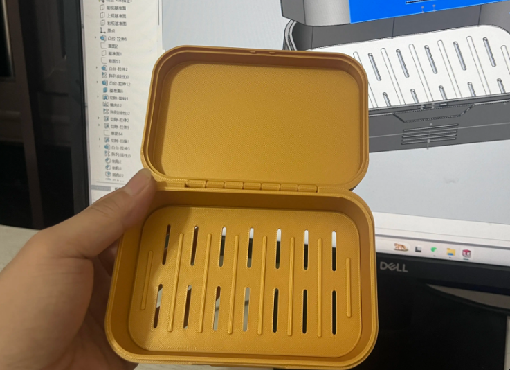Soap box with lid