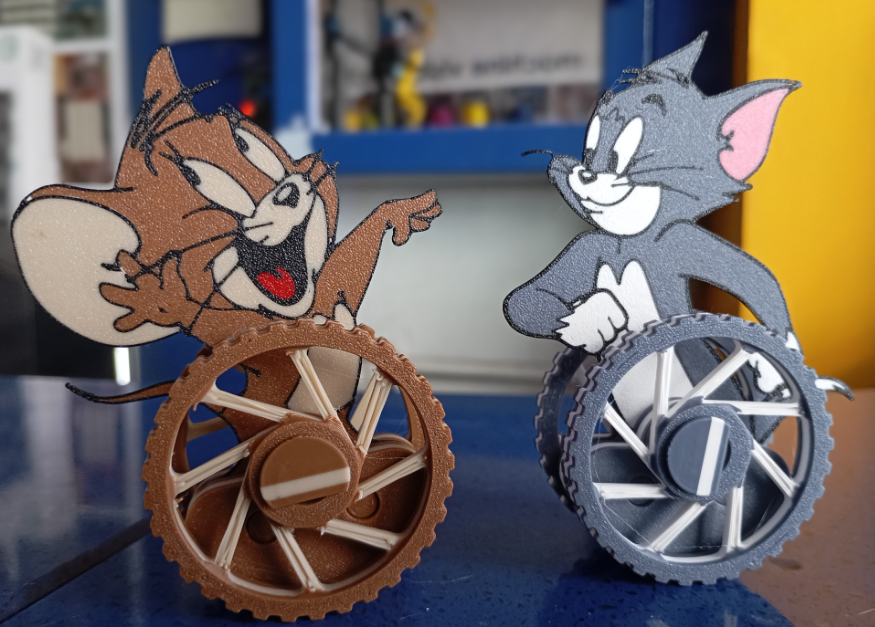 Tom and Jerry cat and mouse balancing toy