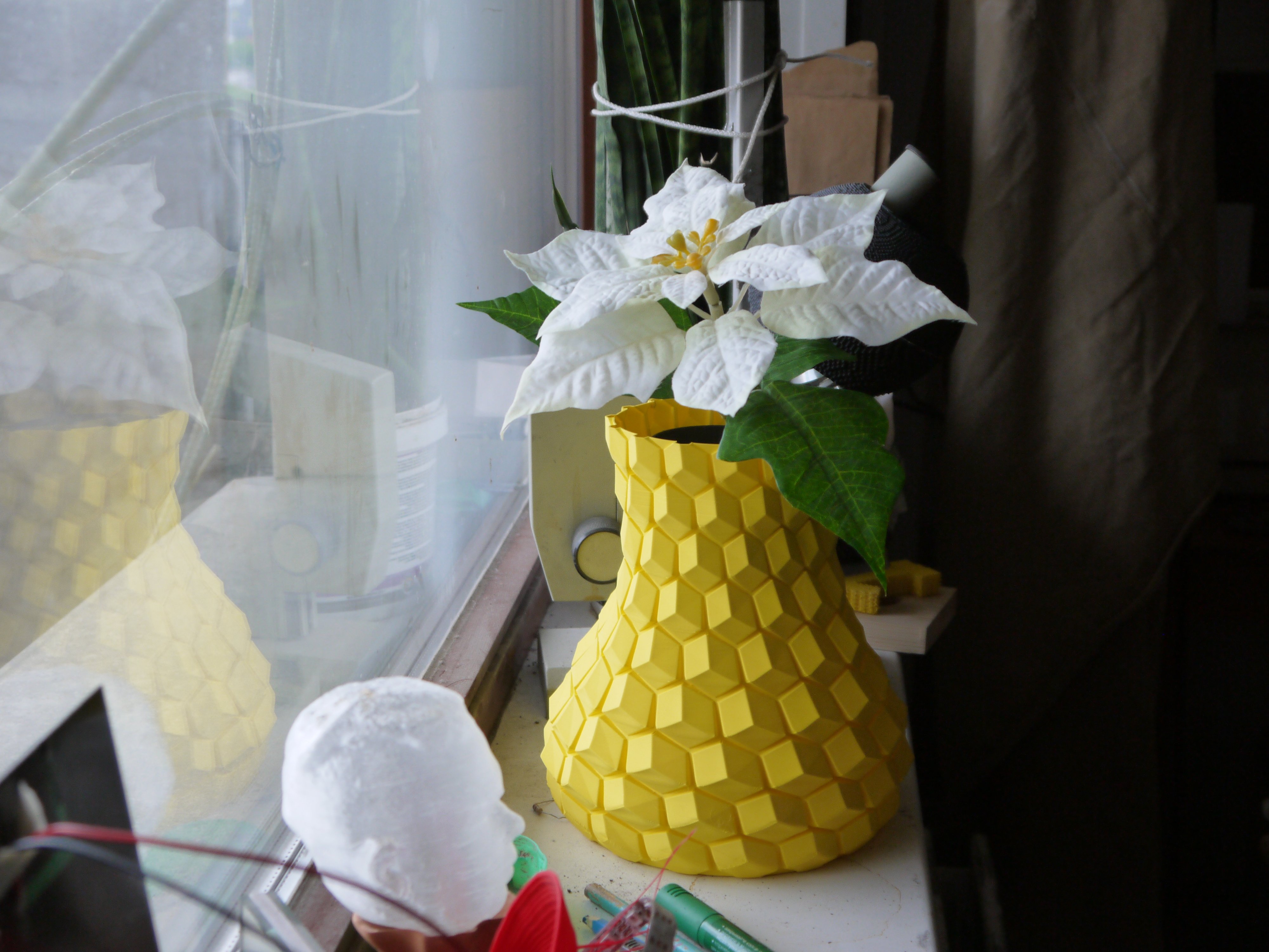 Curved honeycomb vase