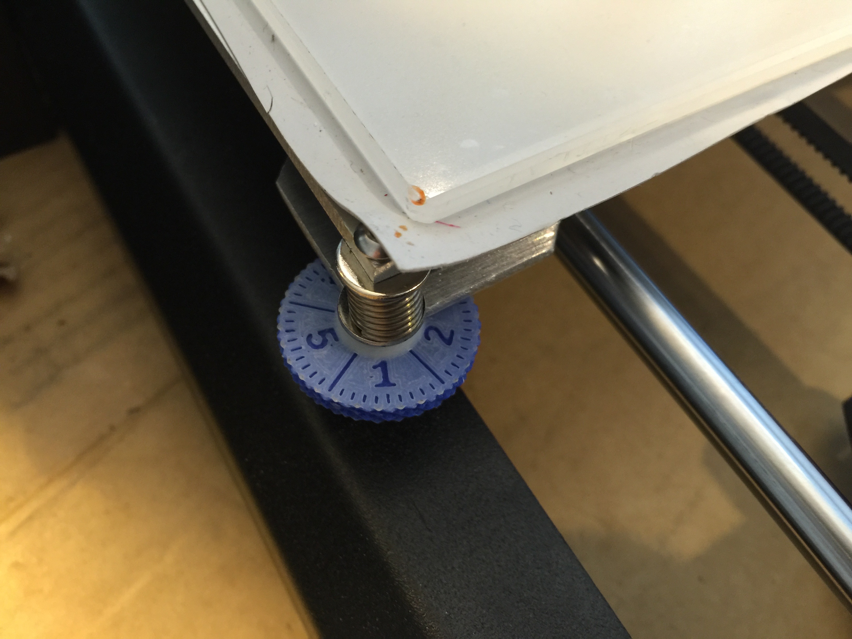 Thumbwheel M3 with scale 0.01 mm with grip (Nut on bottom)